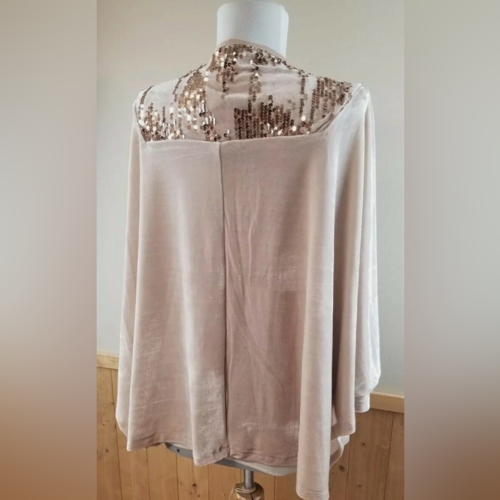 Andrew Marc New York One Size Open Front Lightweight Beige/Sequin Cardigan NWOT - Picture 3 of 11
